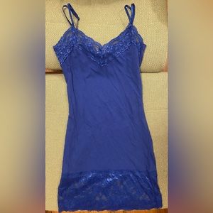 Zenana Oufitters S blue lace camisole, long